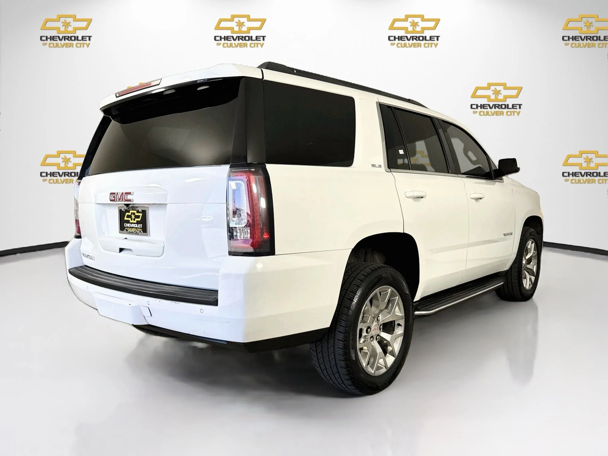 Used 2019 SUMMIT WHITE GMC SLE image 8