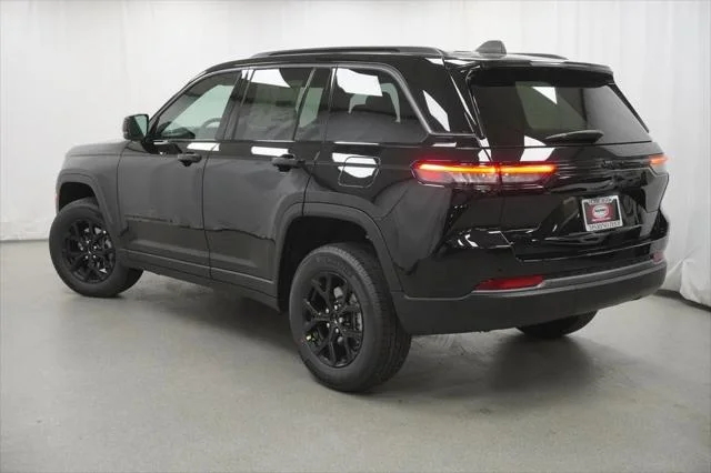 New 2026 Diamond Black Crystal Pearl-Coat Exterior Paint Jeep Laredo image 23