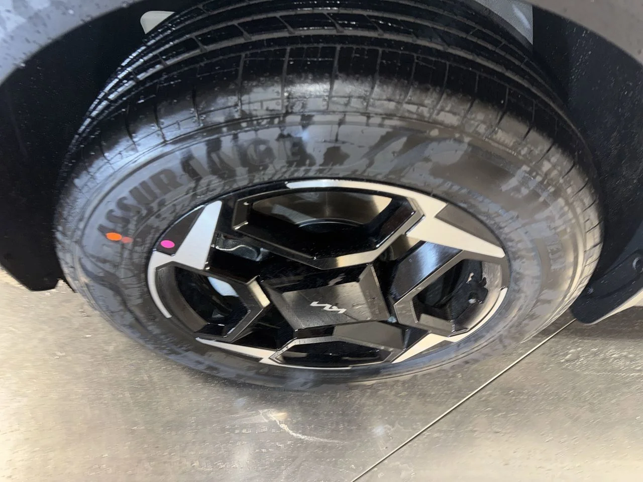 New 2026 Snow White Pearl Kia EX image 13