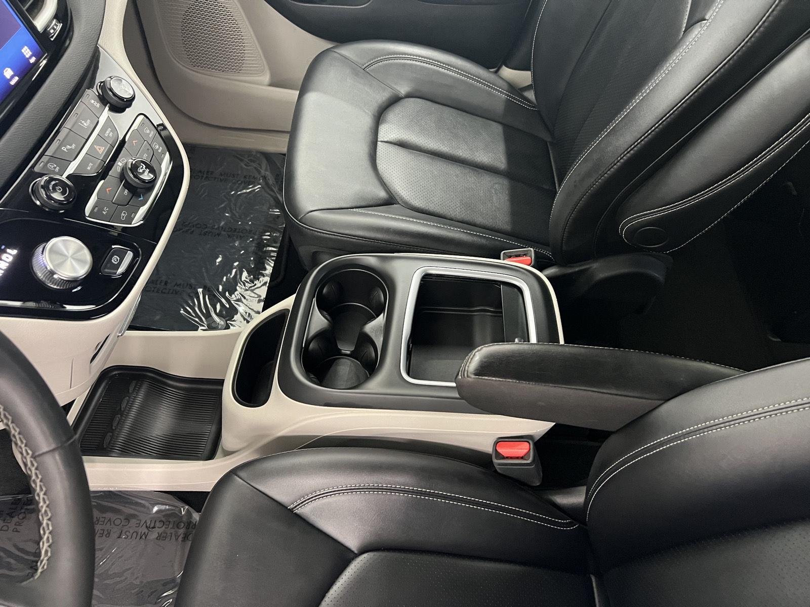 2024 Chrysler Pacifica Touring L - Photo 18
