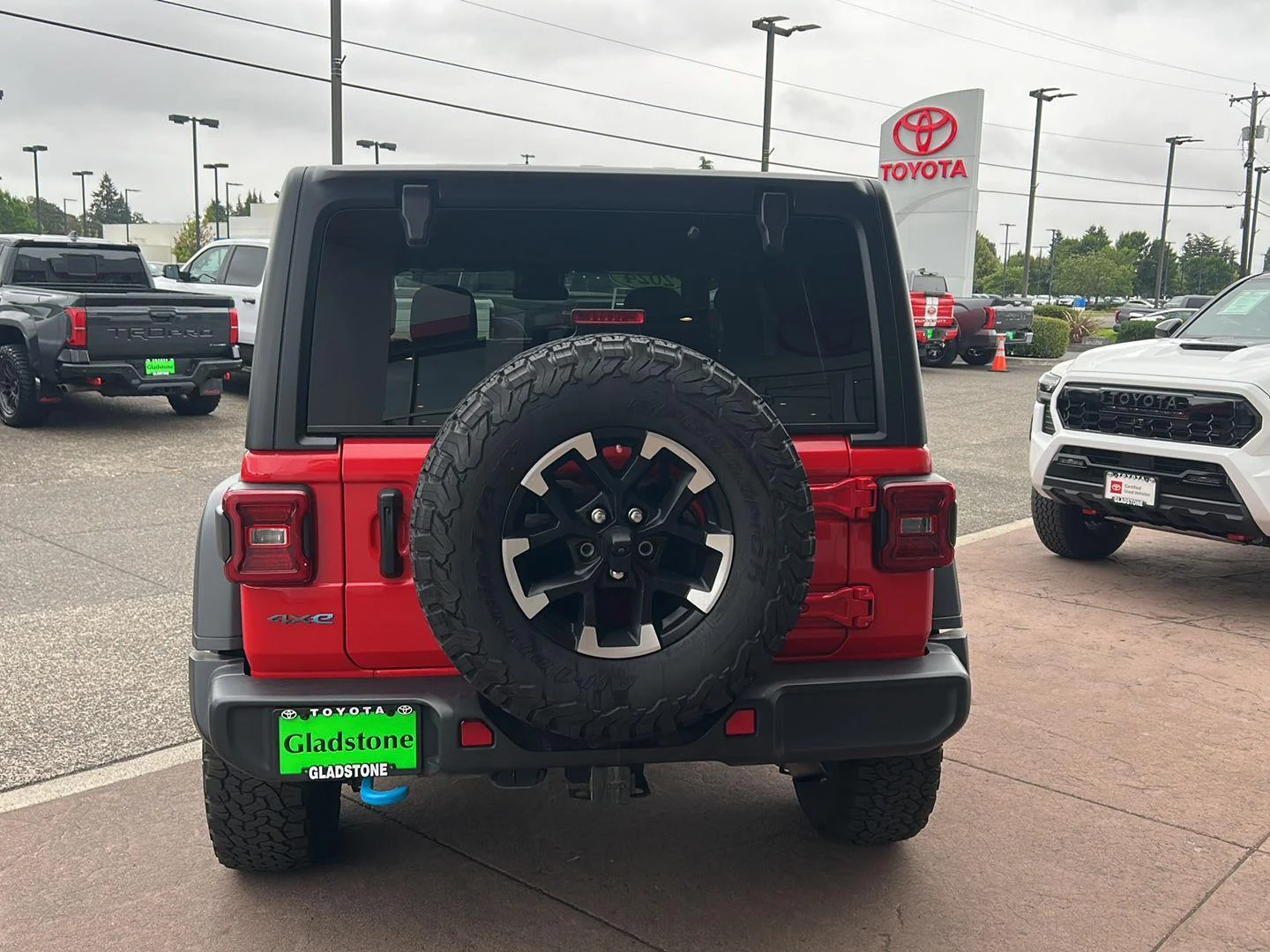 Used 2024 Firecracker Red Clearcoat Jeep Rubicon image 4