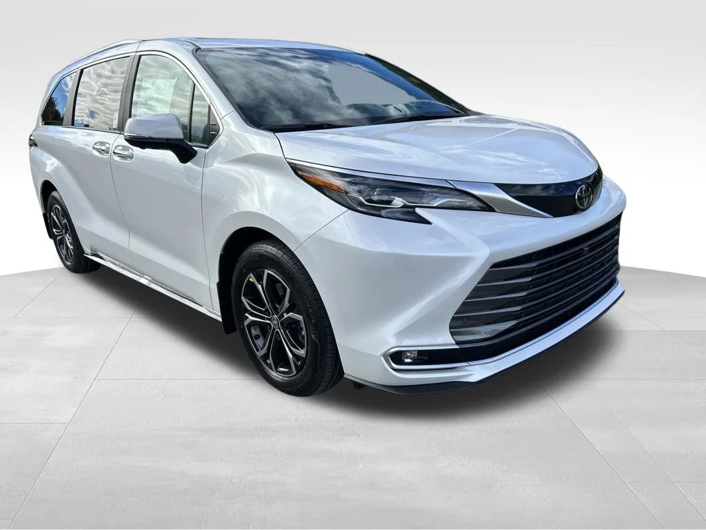 New 2026 Wind Chill Pearl Toyota Platinum image 7