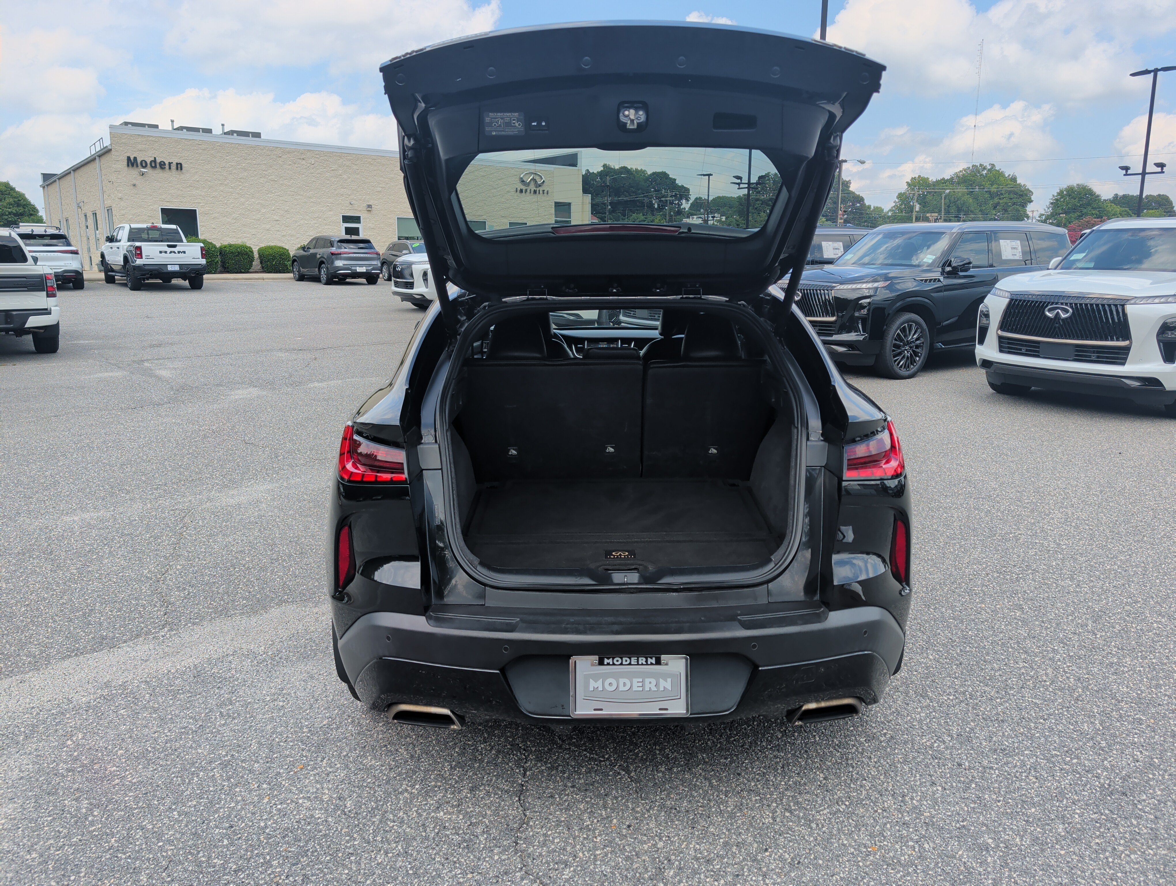 Used 2022 Mineral Black INFINITI LUXE image 15