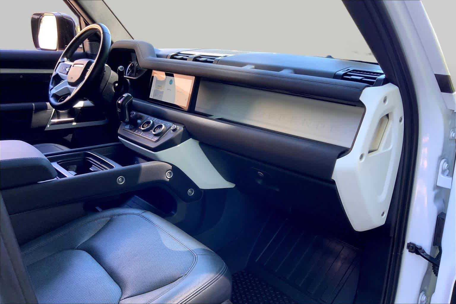 Used 2023 Fuji White Land Rover S image 17