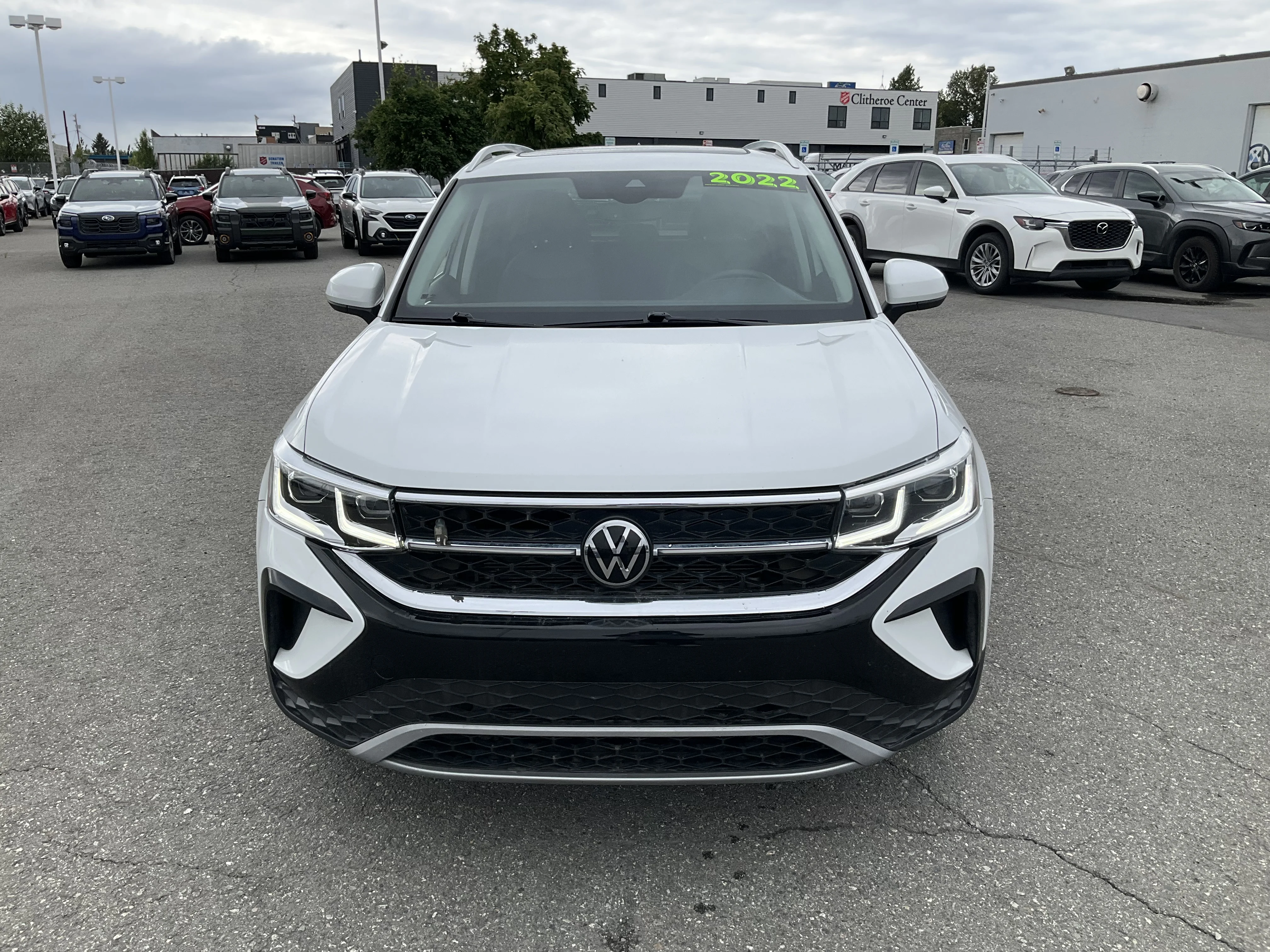 Used 2022 Pure White Volkswagen SEL image 2