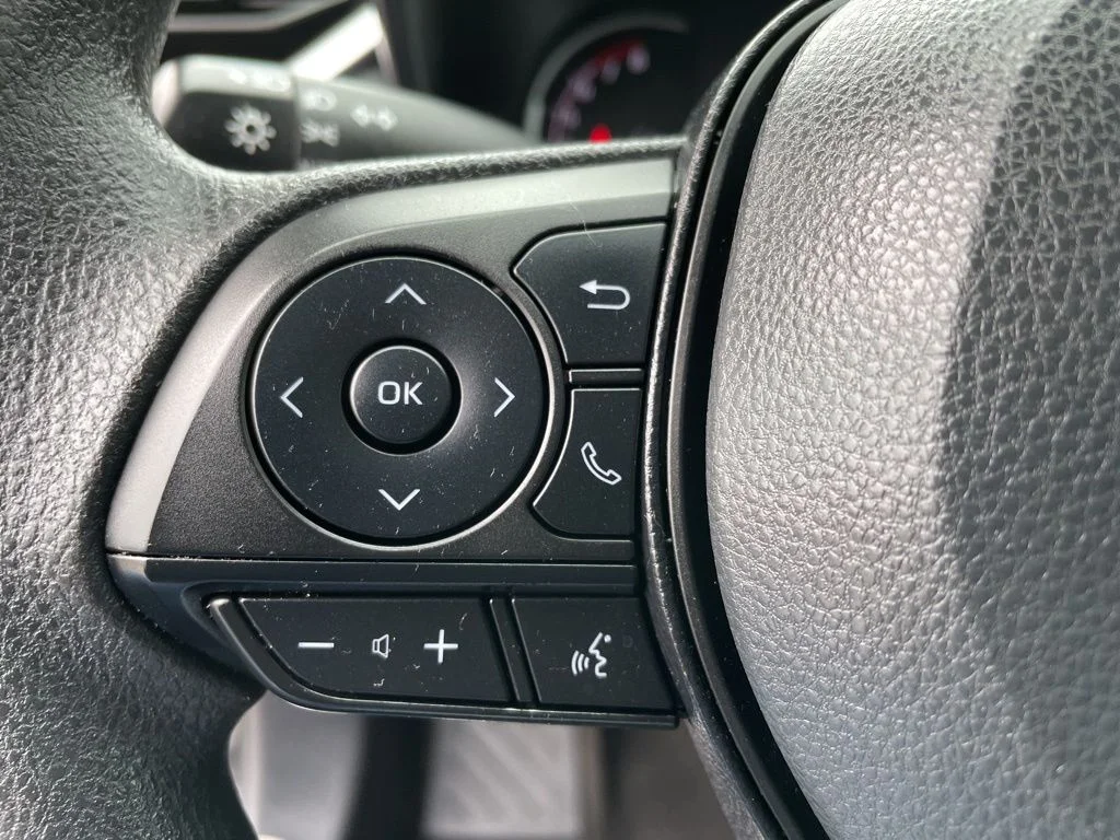 2023 Toyota RAV4 XLE - Photo 16