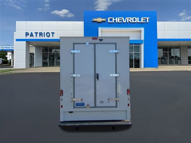 New 2025 Summit White Chevrolet 1WT image 10