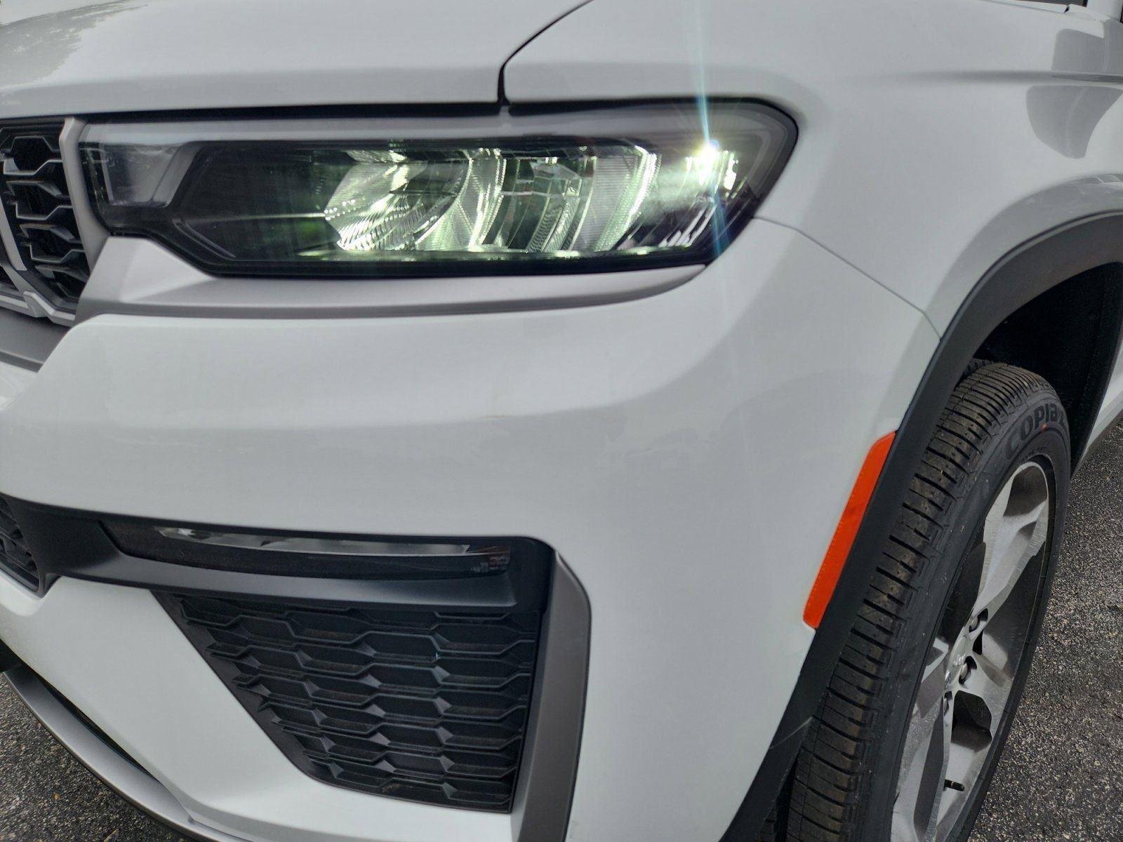 New 2026 Bright White Clear-Coat Exterior Paint Jeep Limited image 9