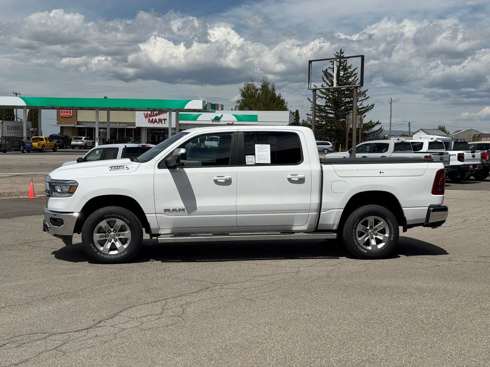 Used 2023 White Ram Laramie image 11