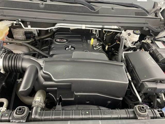 Used 2022 White GMC Elevation Standard image 27