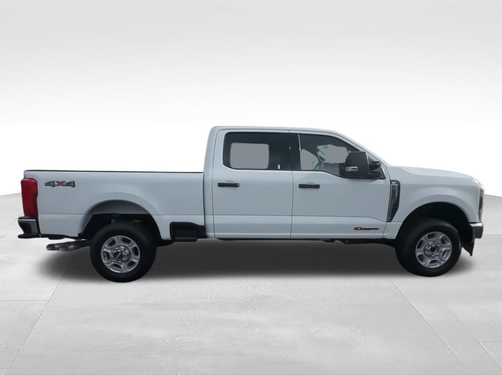 New 2026 Oxford White Ford F-250® XLT image 9