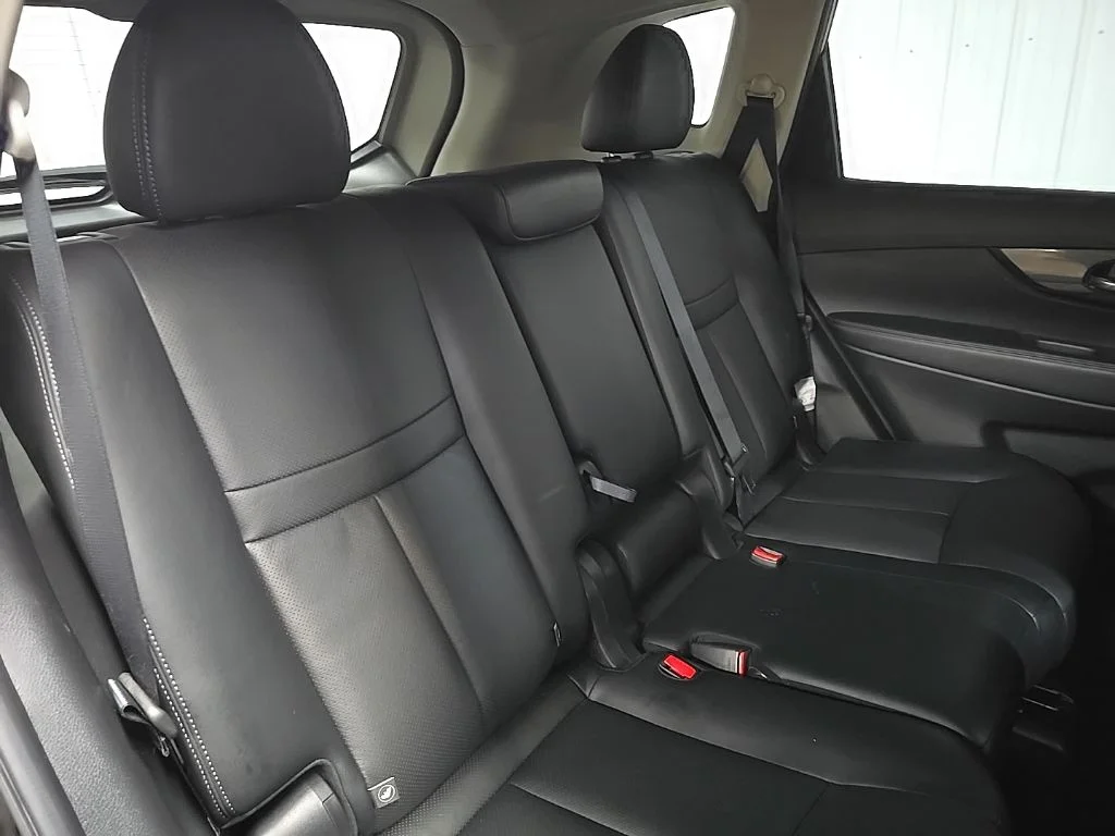 Used 2017 Black Nissan SL image 18