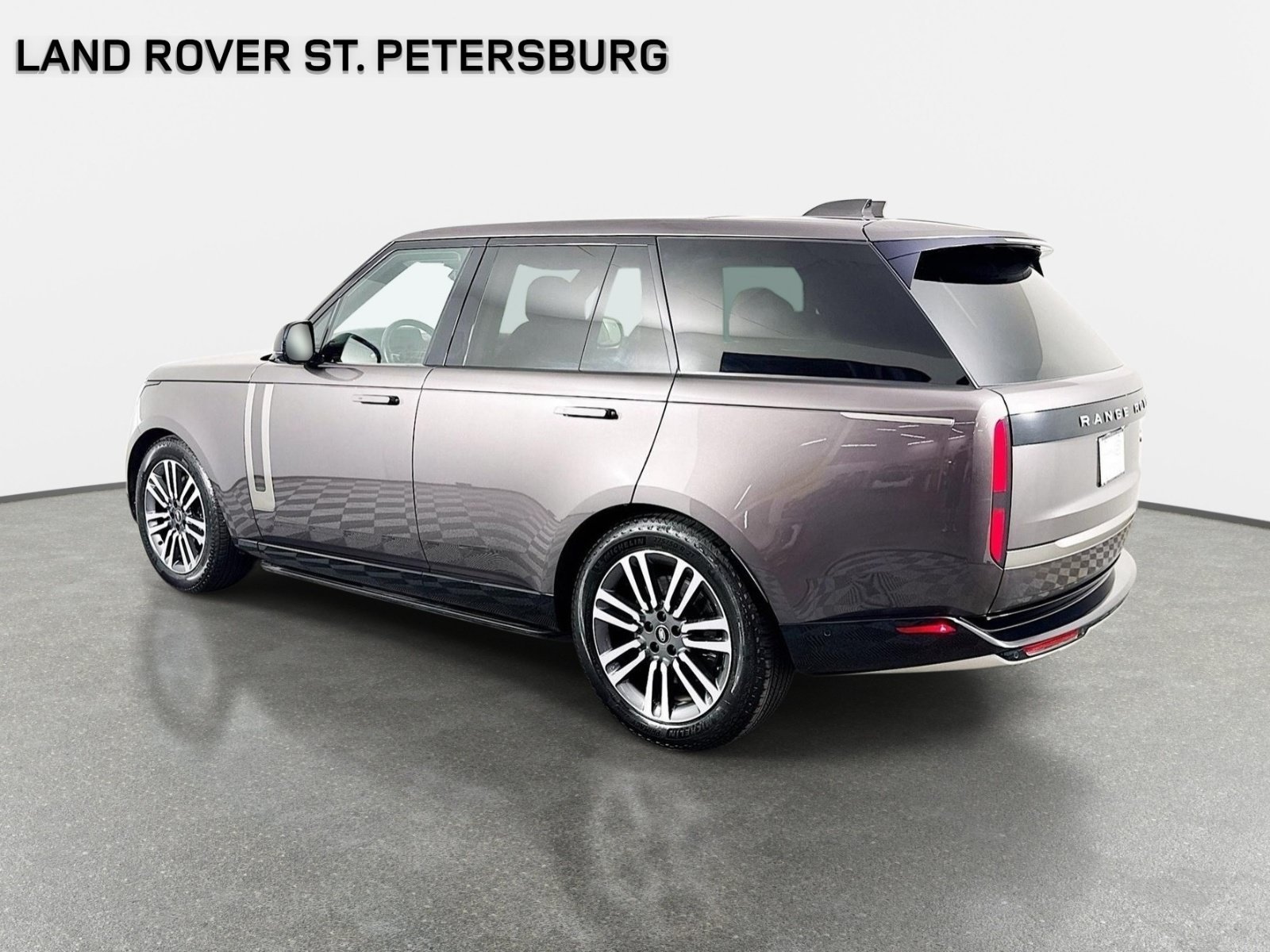 Used 2023 Charente Gray Premium Metallic Land Rover SE image 7