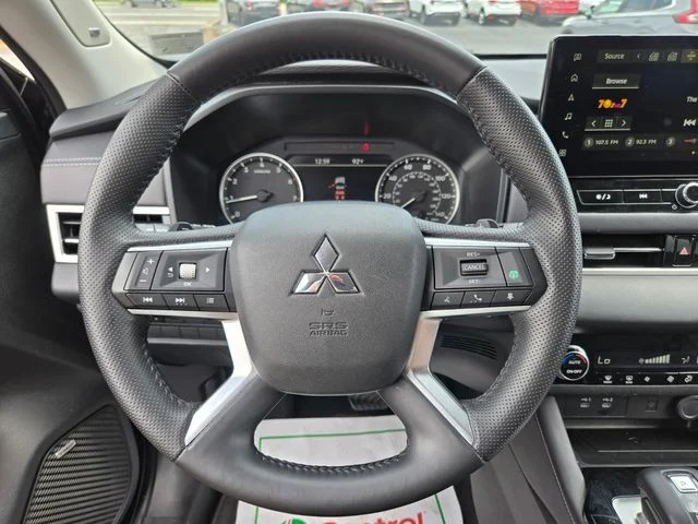 Used 2025 Gray Mitsubishi SE image 32