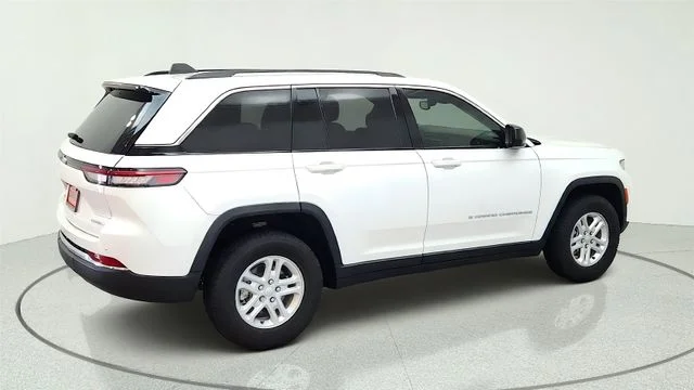 2023 Jeep Grand Cherokee Laredo - Photo 14