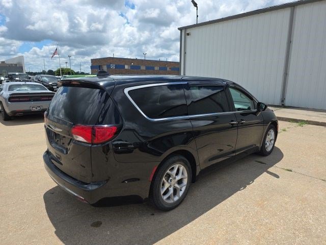 Used 2019 Brilliant Black Crystal Pearlcoat Chrysler Touring Plus image 7