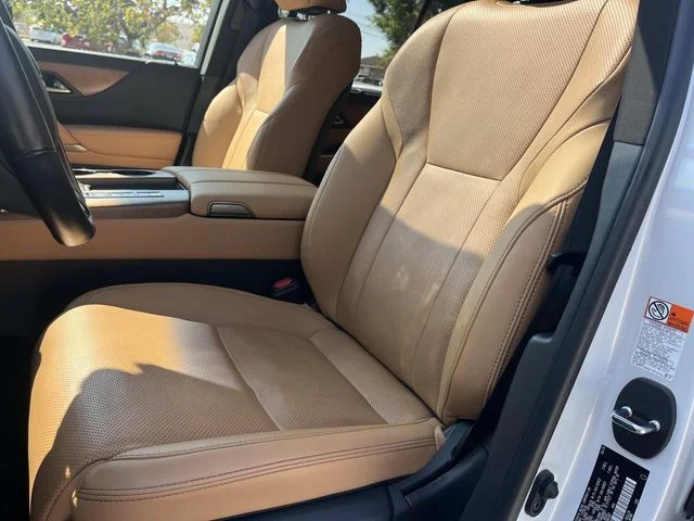 Certified Used 2025 EMINENT WHITE PEARL Lexus 600 Luxury image 33