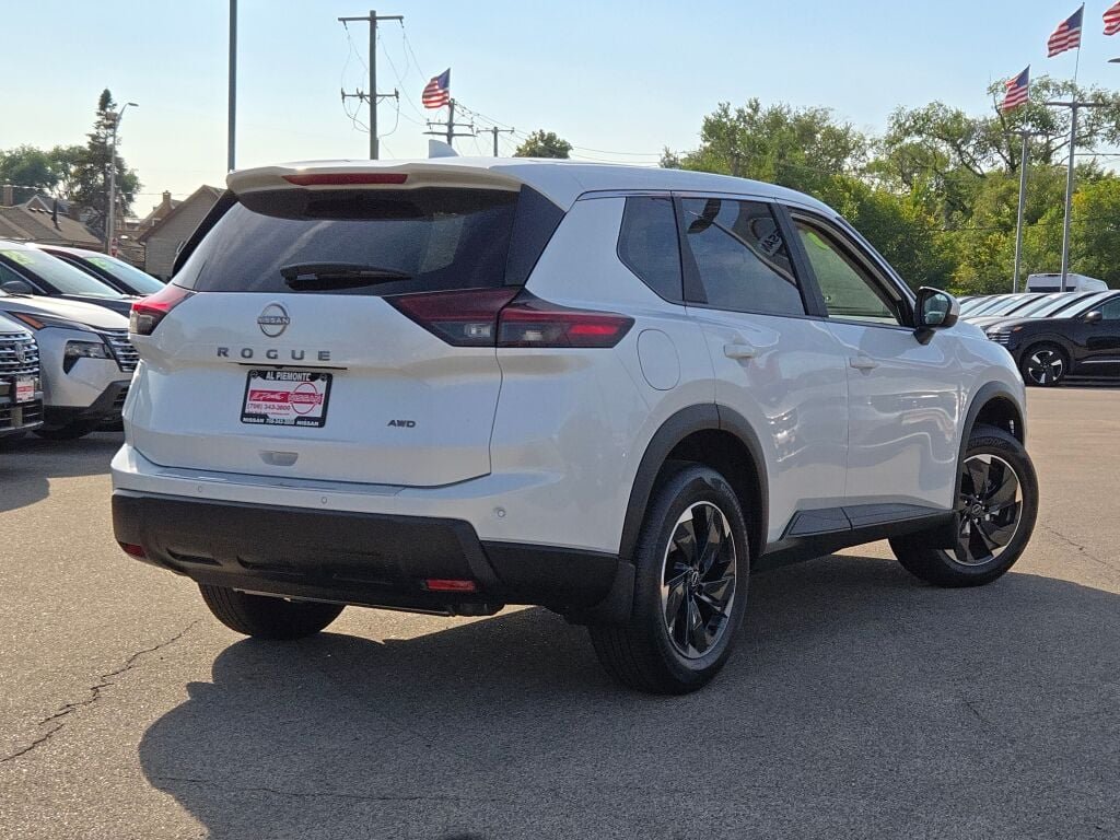 2025 Nissan Rogue SV - Photo 11