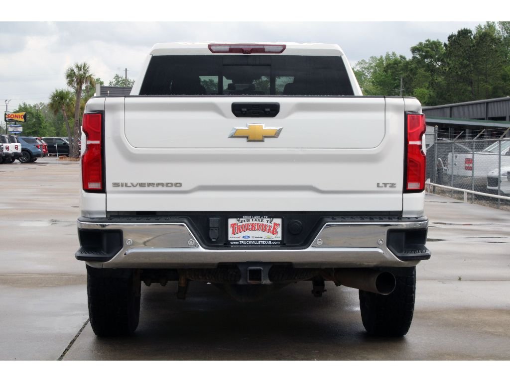 Used 2024 Summit White Chevrolet LTZ image 27