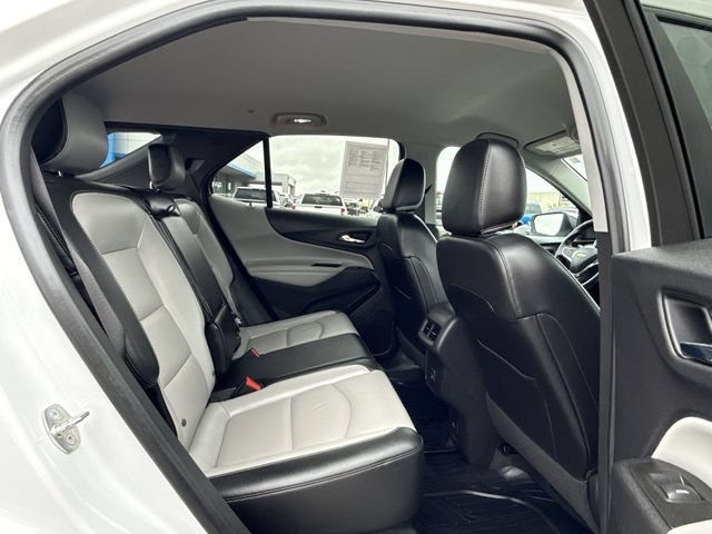 Used 2020 IRIDESCENT PEARL TRICOAT Chevrolet Premier image 23