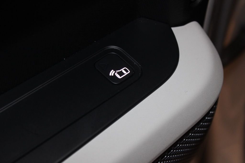 Used 2022  Land Rover XS Edition image 39