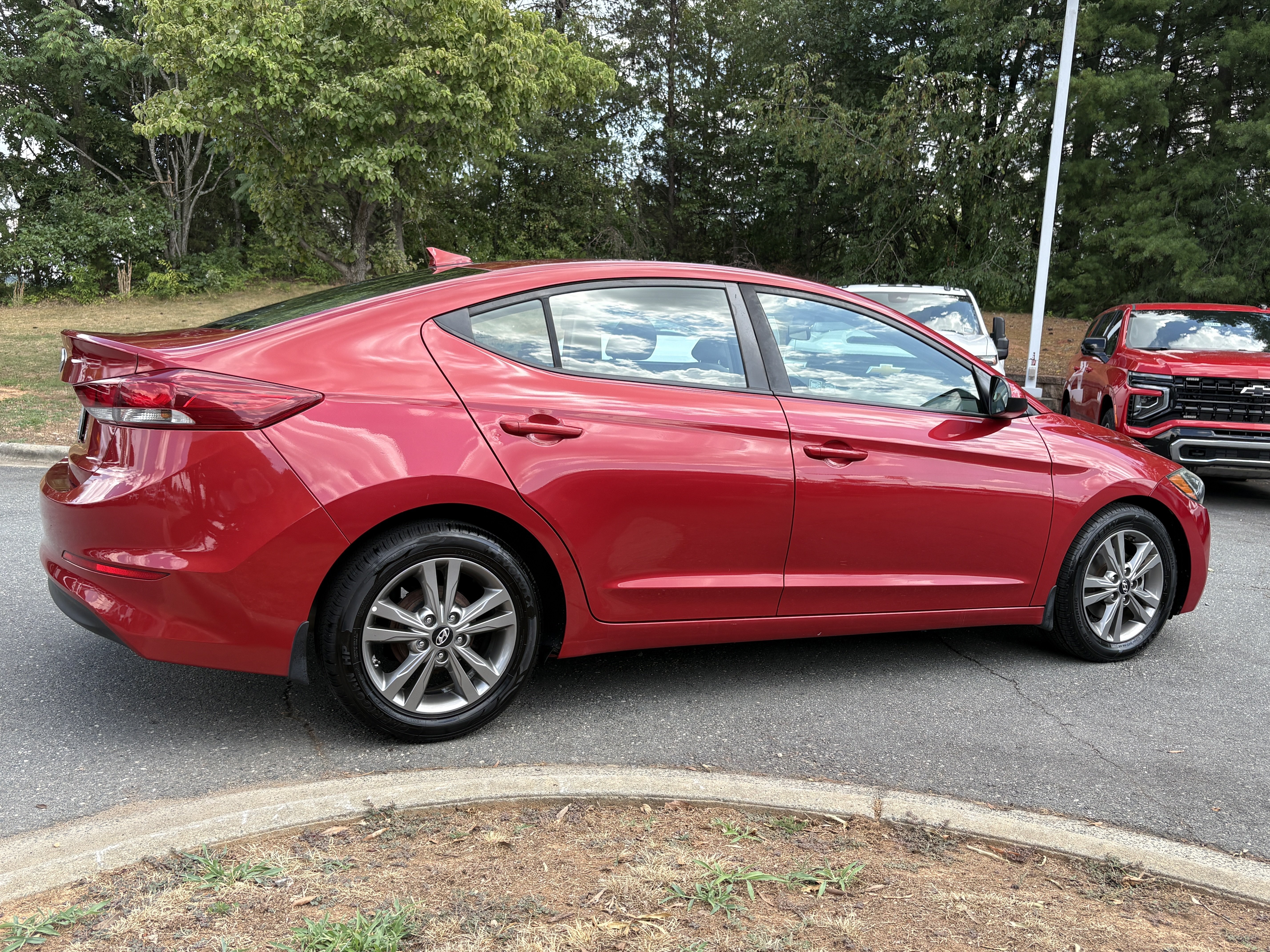 Used 2017 Scarlet Red Hyundai SE image 5
