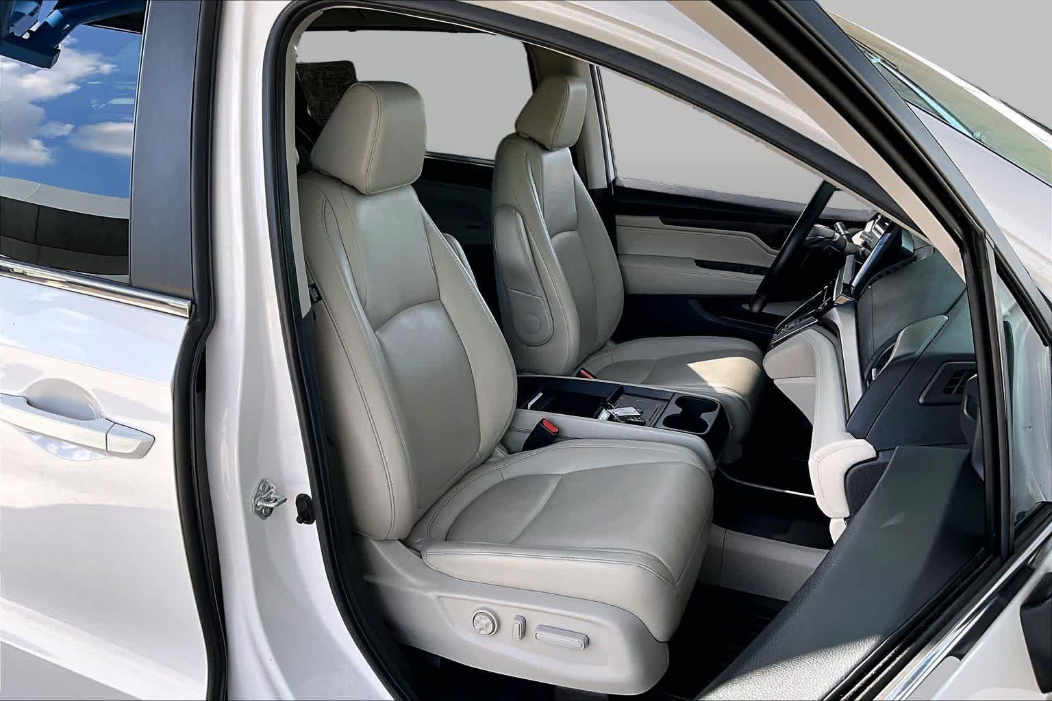 Certified Used 2025 Platinum White Pearl Honda EX-L image 9