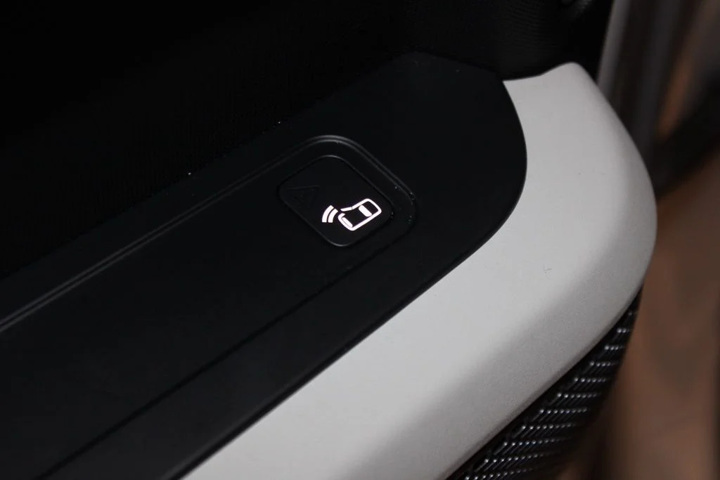 Used 2022 Silver Land Rover XS Edition image 39