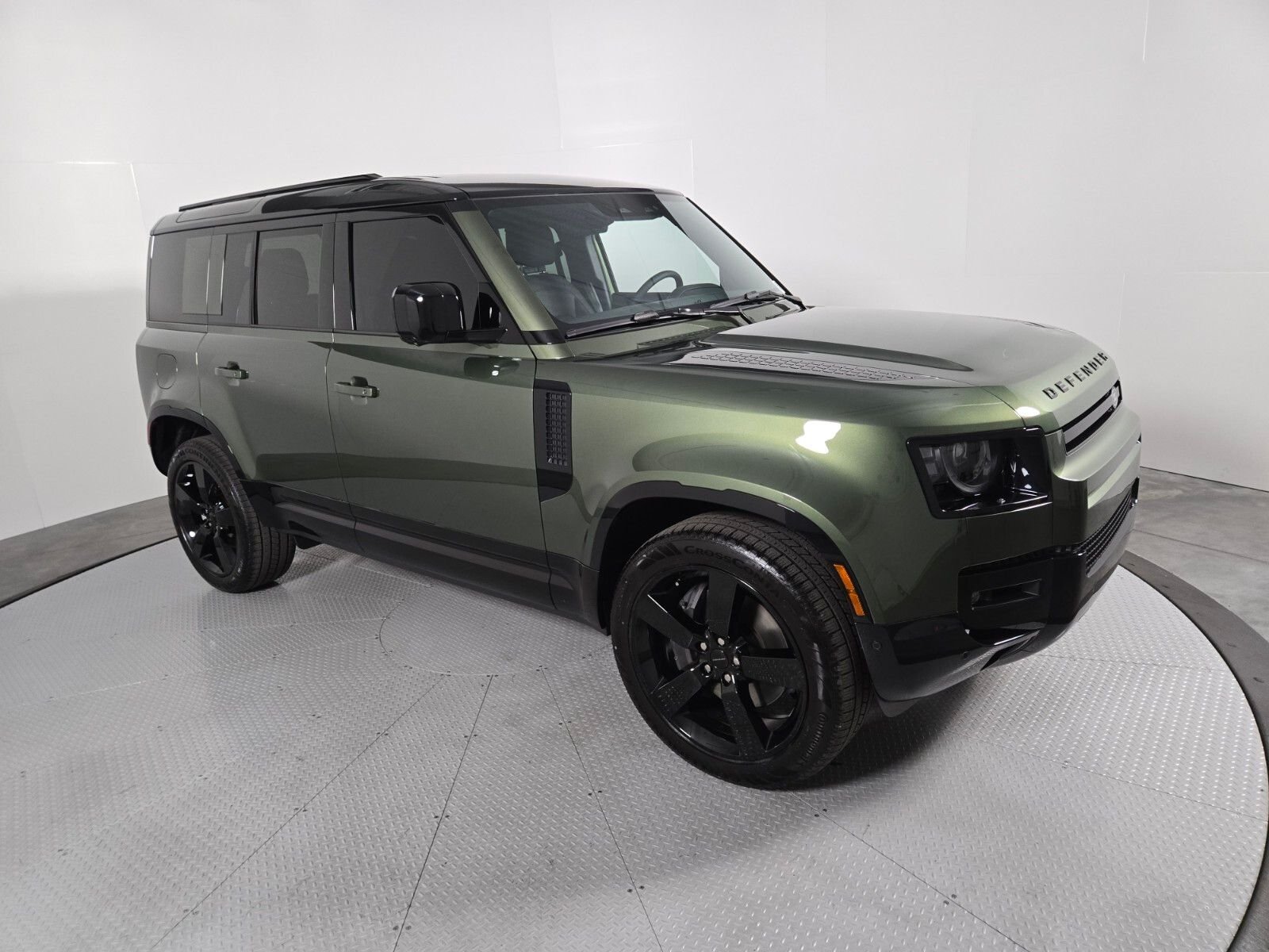 New 2026 Woolstone Green Land Rover X-Dynamic SE image 16
