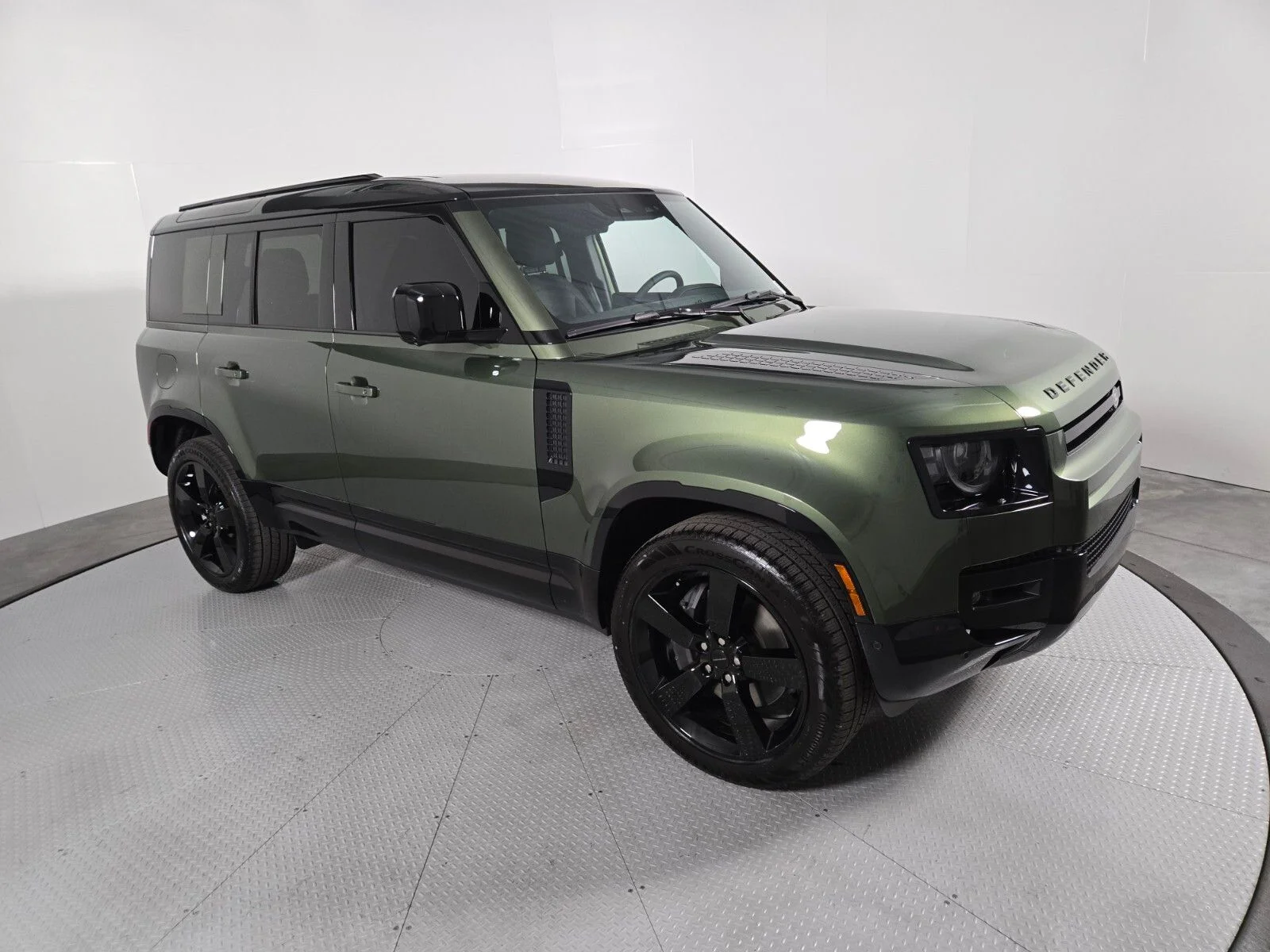 New 2026 Woolstone Green Land Rover X-Dynamic SE image 16
