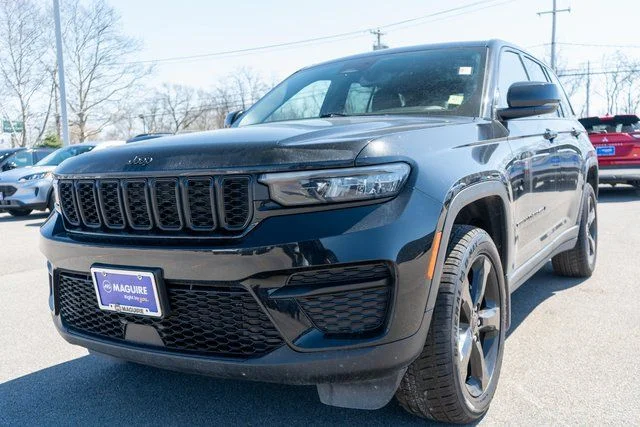 Used 2023 Black Jeep Altitude X image 2