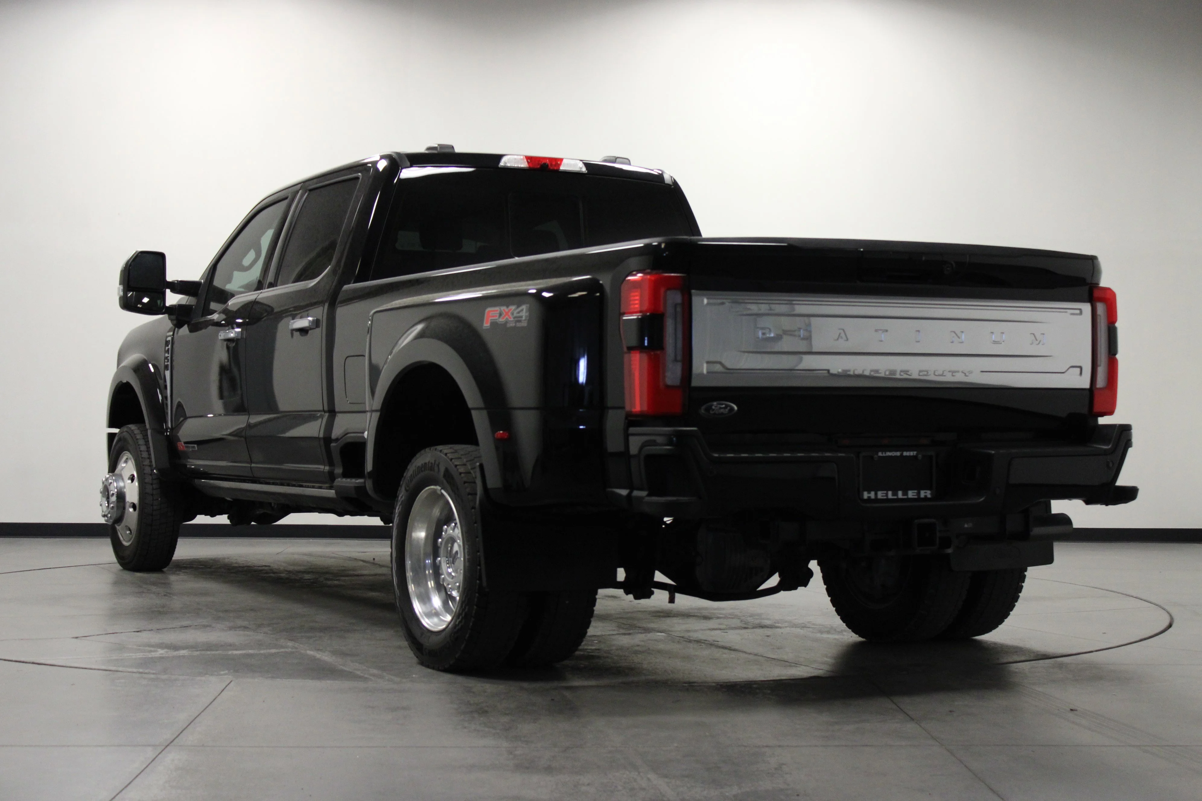 Used 2025 Agate Black Metallic Ford Platinum image 6