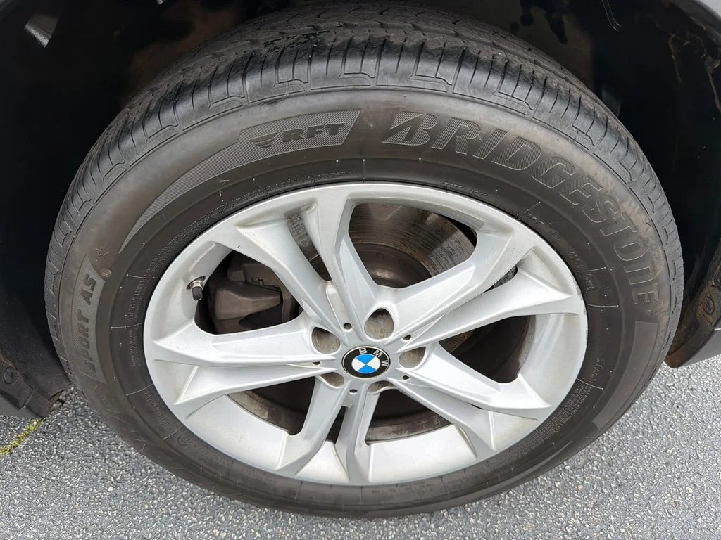 Used 2021 White BMW sDrive30i image 12