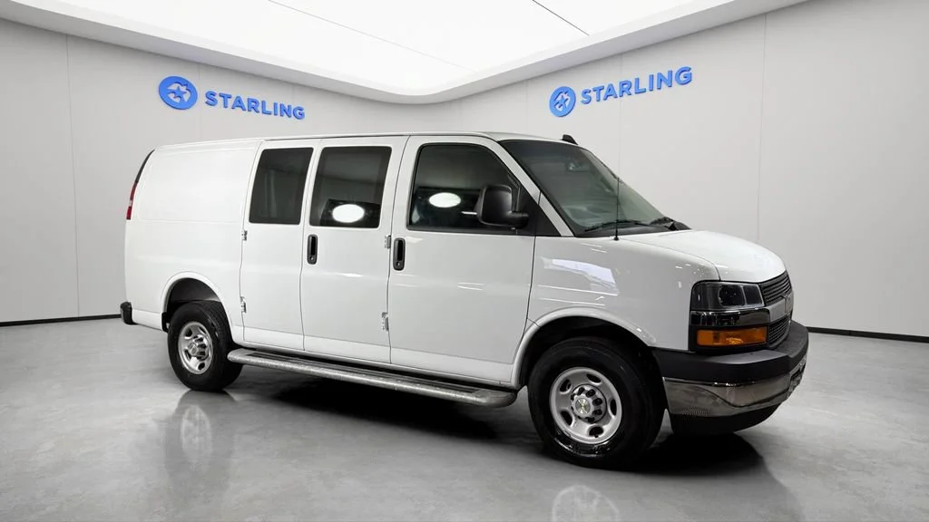 Used 2025 Summit White Chevrolet WT image 13
