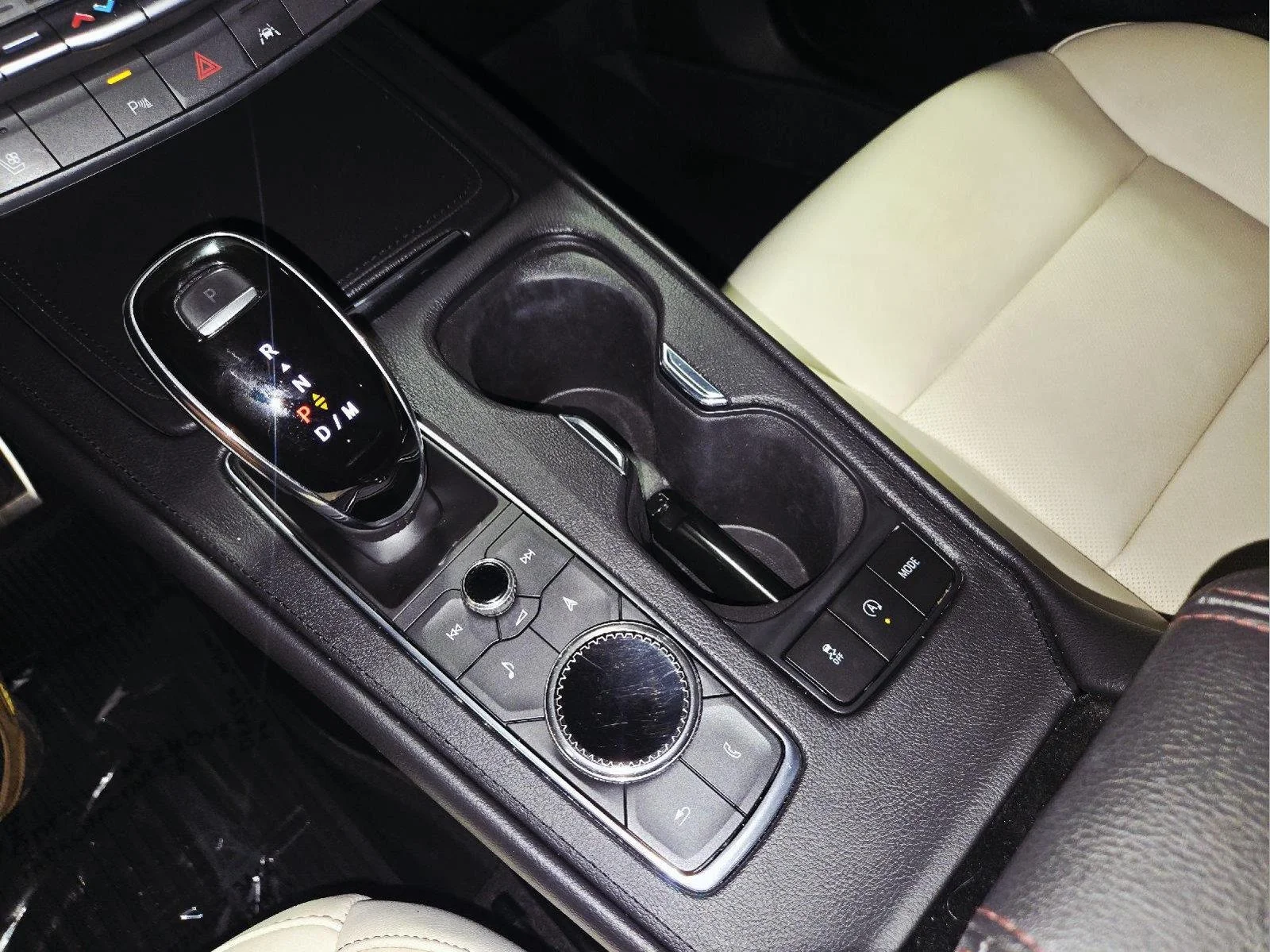 Used 2021 Crystal White Tricoat Cadillac AWD Sport image 37
