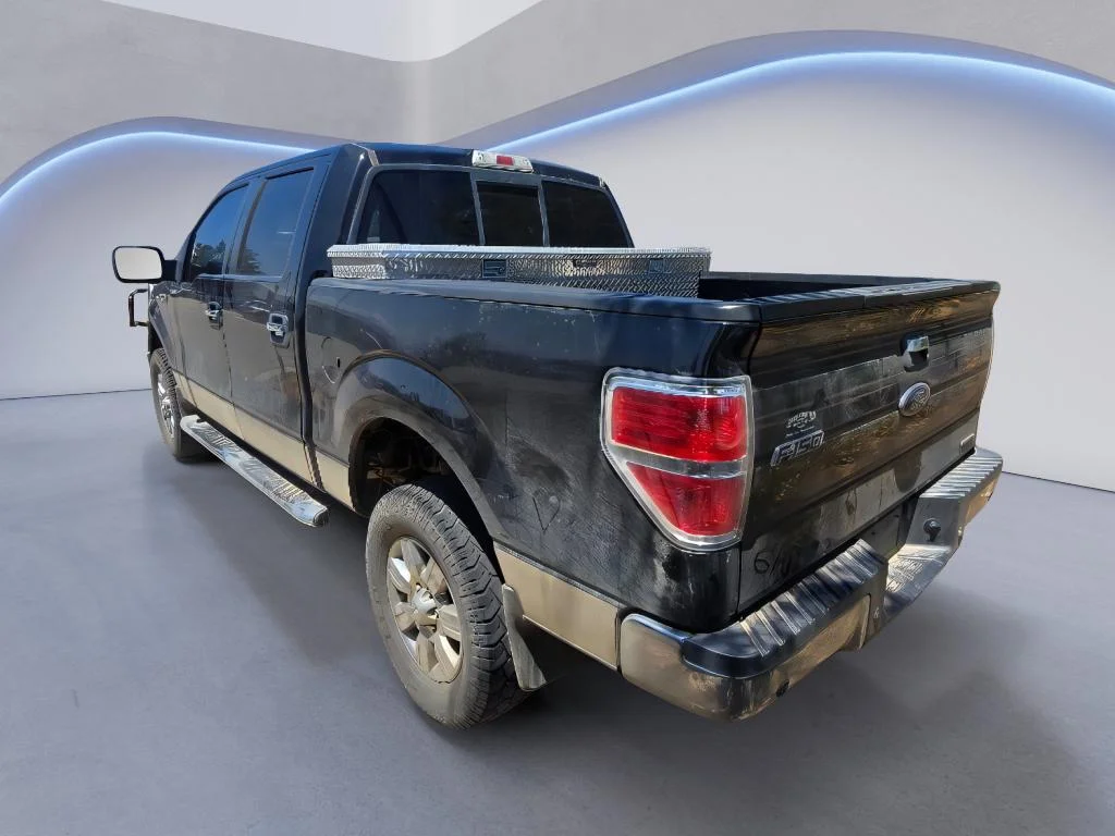 Used 2011 Tuxedo Black Metallic Ford XLT image 3