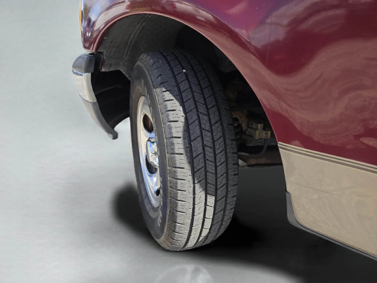 Used 2003 Red Ford  image 37