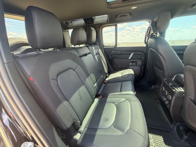 Used 2024 Black Land Rover X-Dynamic SE image 17