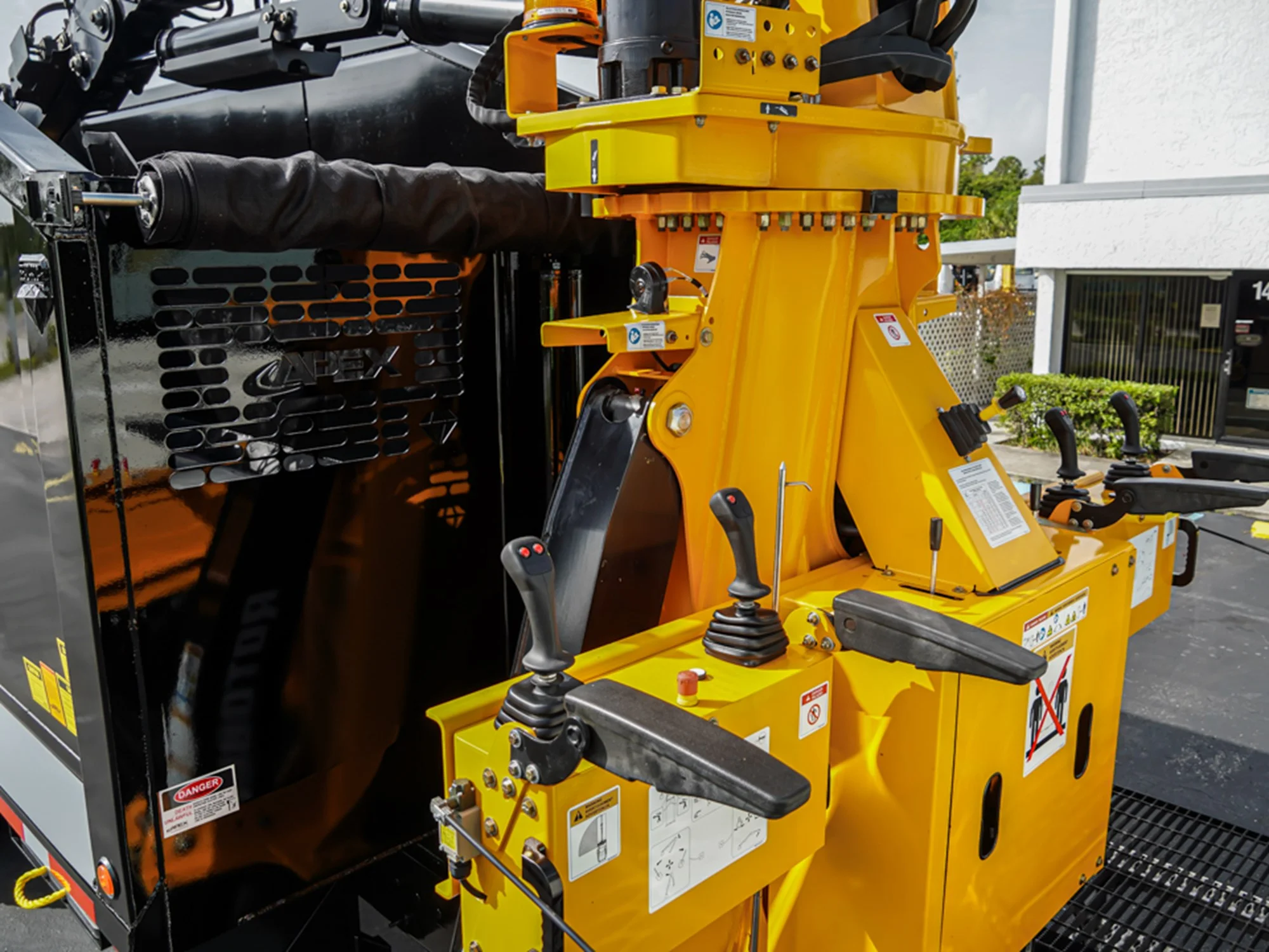 New 2026 White INTERNATIONAL Grapple image 9