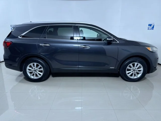 Used 2019 Platinum Graphite Kia LX image 9