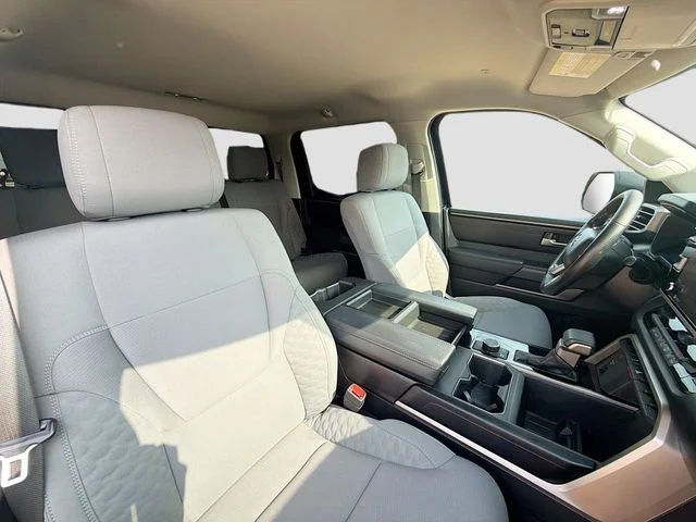 Used 2024  Toyota SR5 image 32