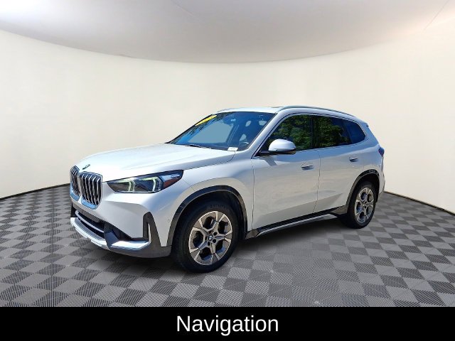 Used 2023 White BMW xDrive28i image 3