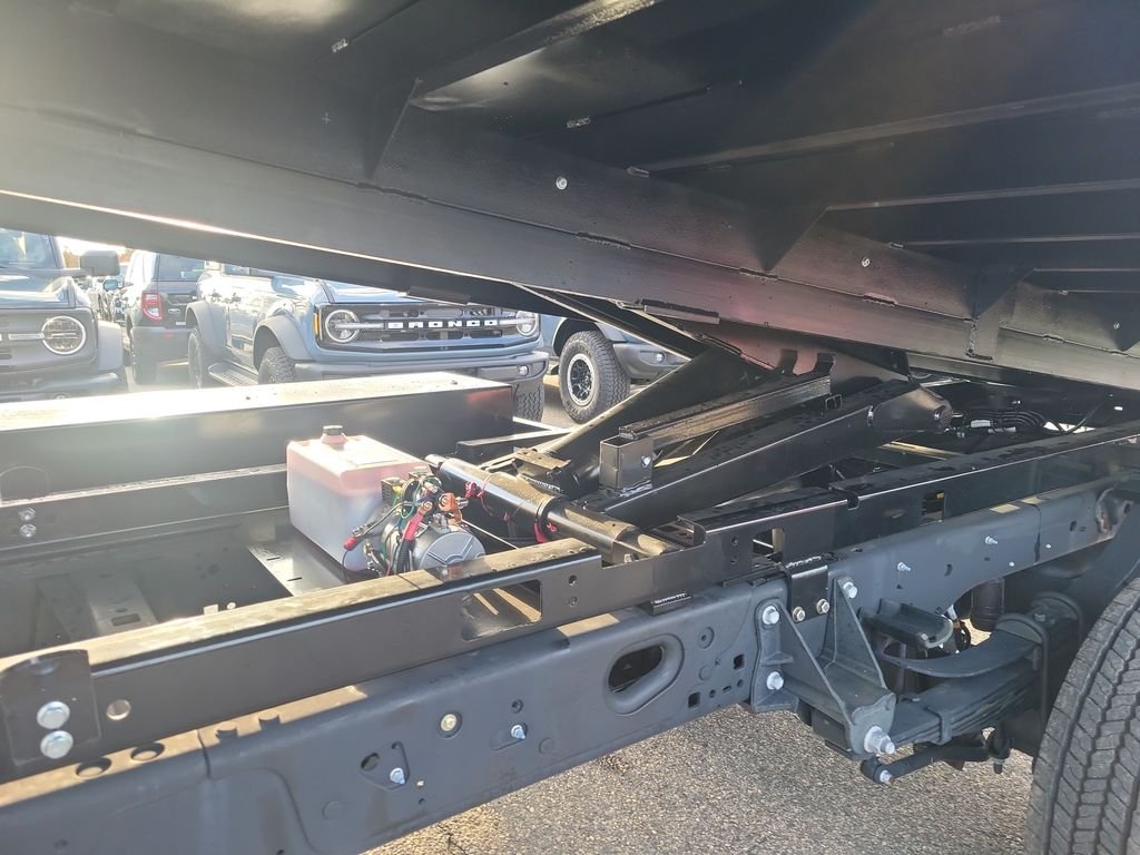 2025 Ford F-450 Super Duty Chassis Cab XL - Photo 10