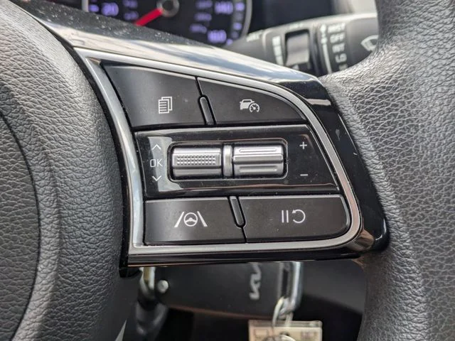 Used 2024 White Kia LXS image 23