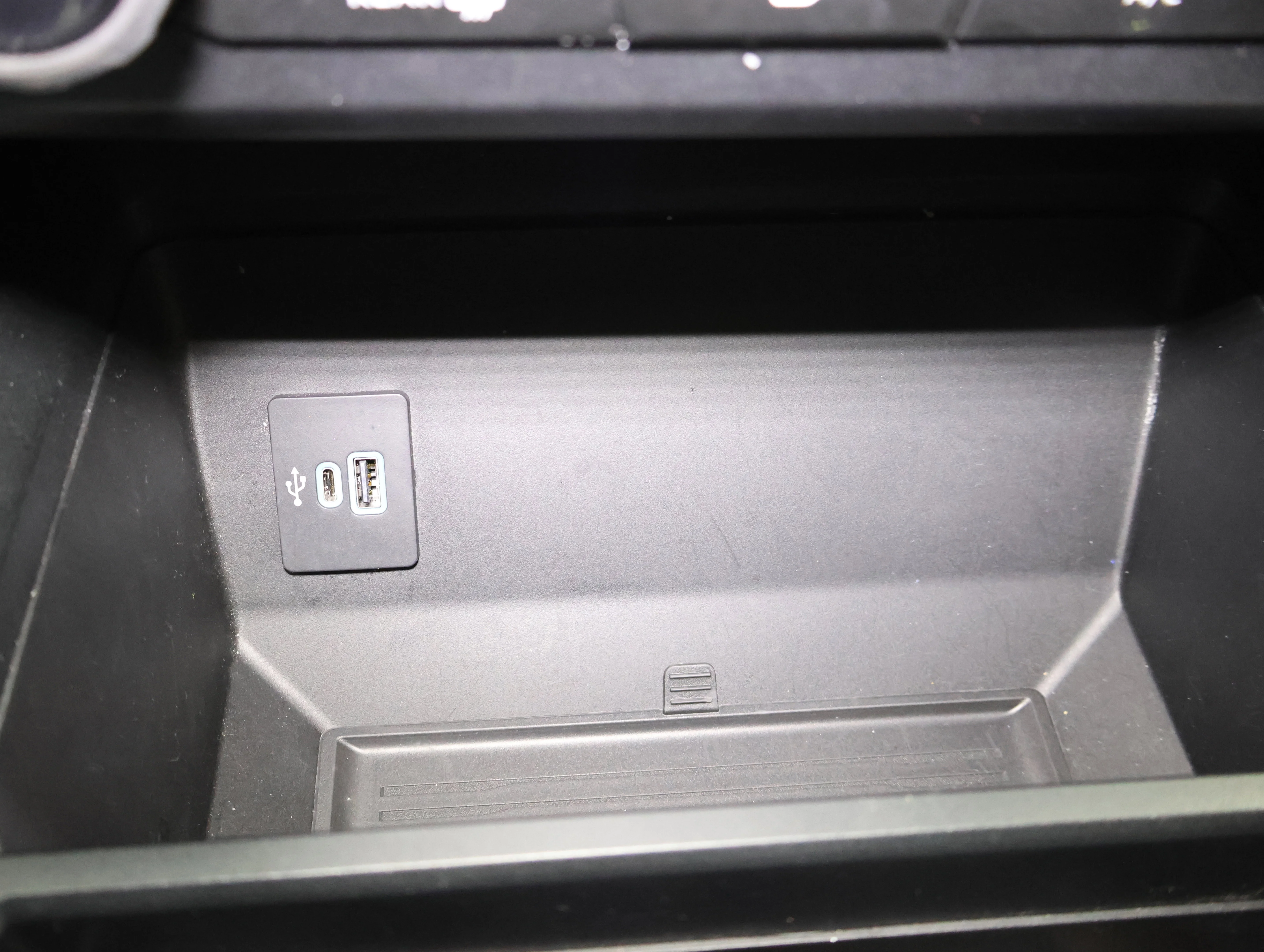 Used 2024 Agate Black Metallic Ford XLT image 45