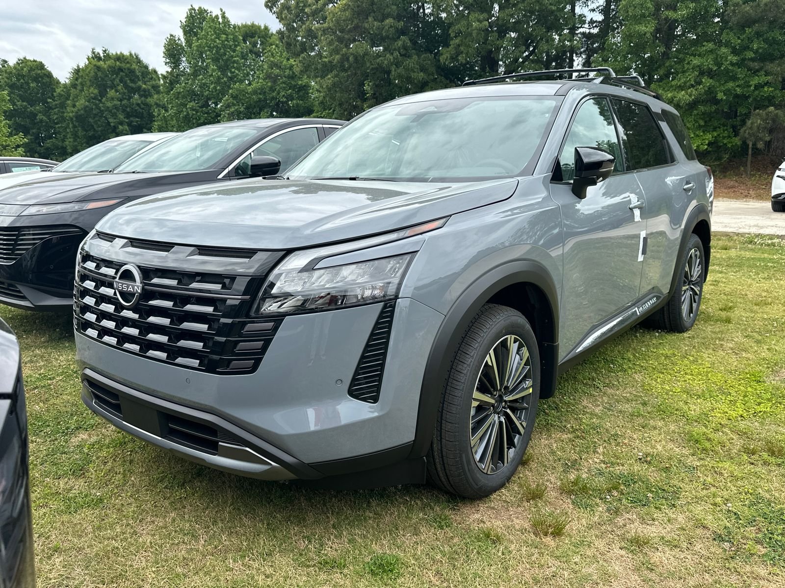 2026 Nissan Pathfinder Platinum 2WD's photo