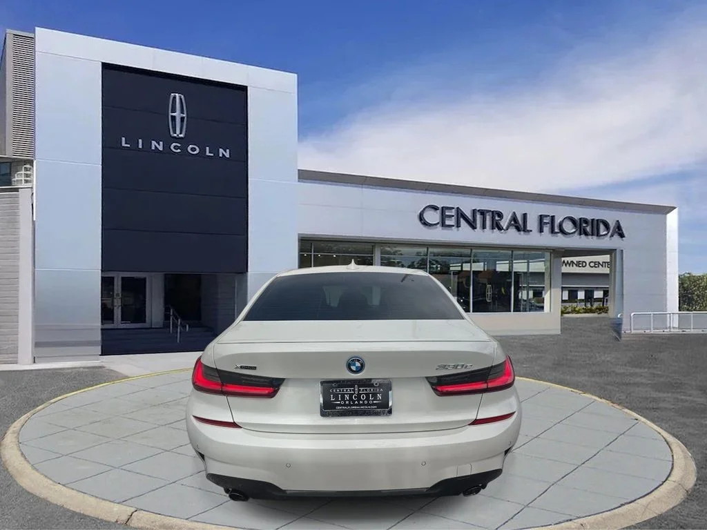 Used 2022 White BMW 330e xDrive image 3