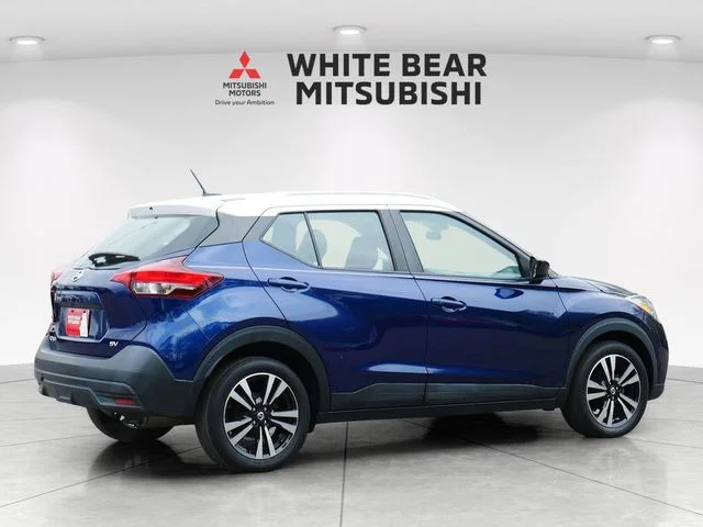 Used 2019 Blue Nissan SV image 5