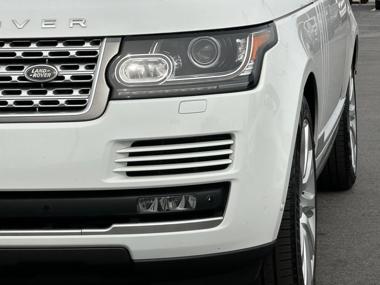 Used 2017 Fuji White Land Rover 5.0L V8 Supercharged image 50