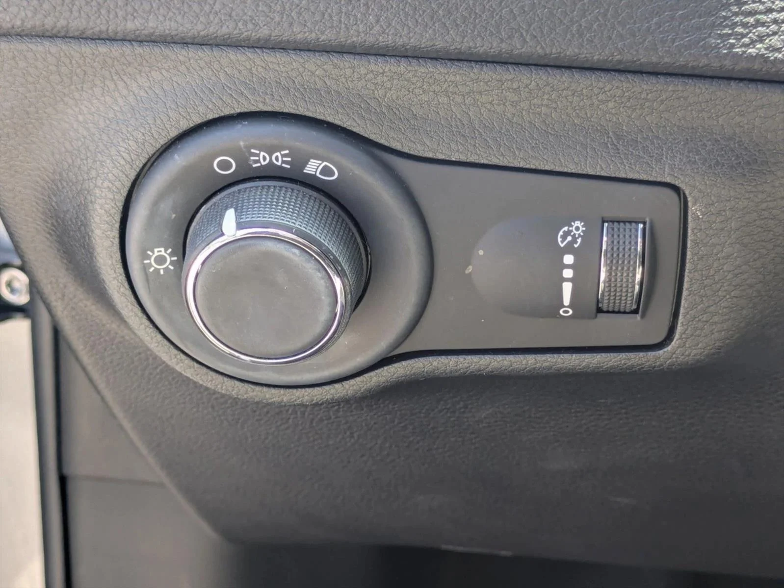 Used 2020 Billet Silver Metallic Clearcoat Jeep Sport image 12
